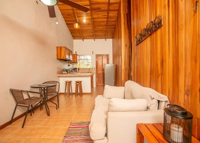 Сasa de vacaciones Cozy 2br Near Arenal, Walk To Town