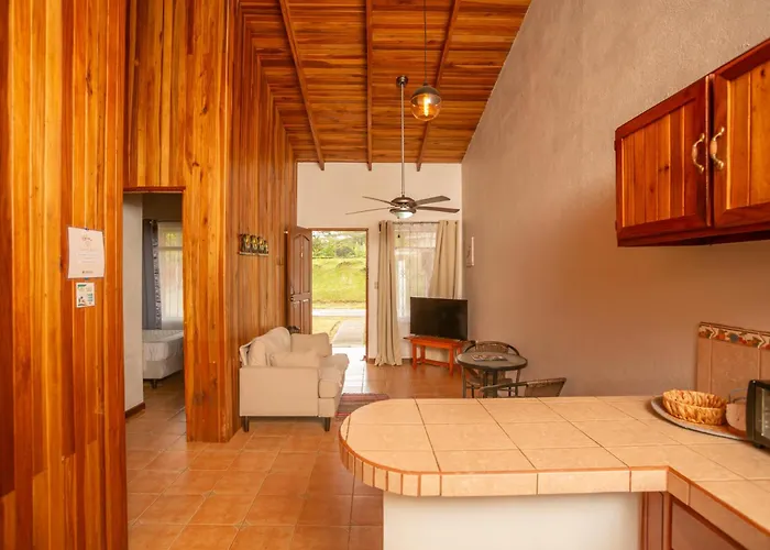 Cozy 2br Near Arenal, Walk To Town Сasa de vacaciones